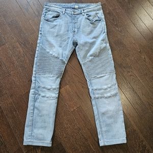 SIZE 32 Men or Youth H&M Skinny fit, light blue Jeans with stretch, Moto Style.